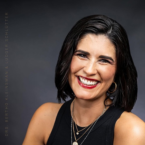 Non-prep veneers made this stunning smile possible — no drilling, no pain, just pure aesthetic perfection. Because when...
